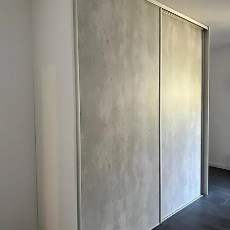 Spacious 3 Bedrooms Apartment *