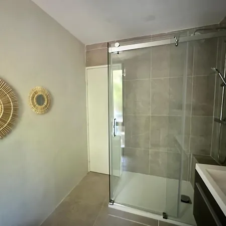 Spacious 3 Bedrooms Apartment *